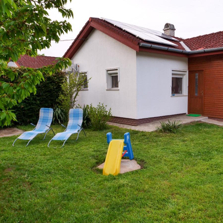 Cseresznyes Apartman Берекфірдив Екстер'єр фото
